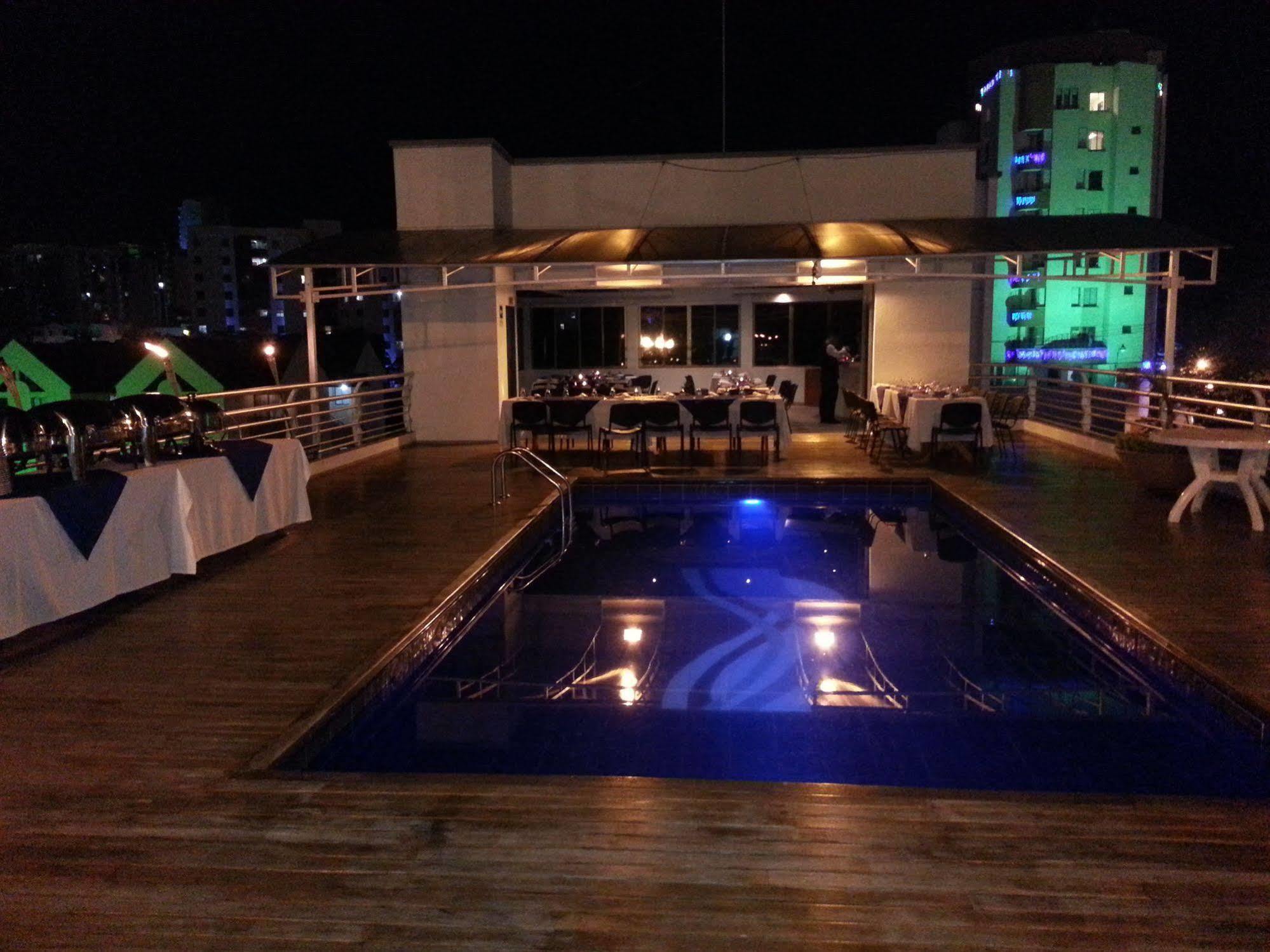 Top Deck Hotel بيريرا المظهر الخارجي الصورة